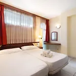 Over The Ocean Апартаменти